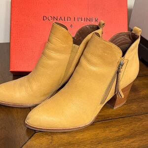 Donald J. Pliner Women's Tan Ankle Booties